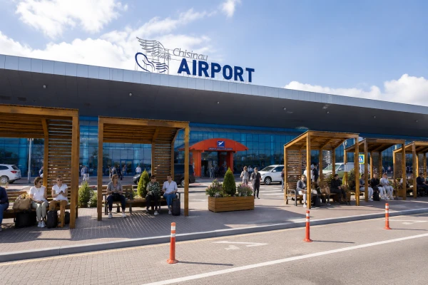 La aeroportul din Chișinău au fost amenajate corturi și se va face bilanțul proiectului privind transportul gratuit din Revaca