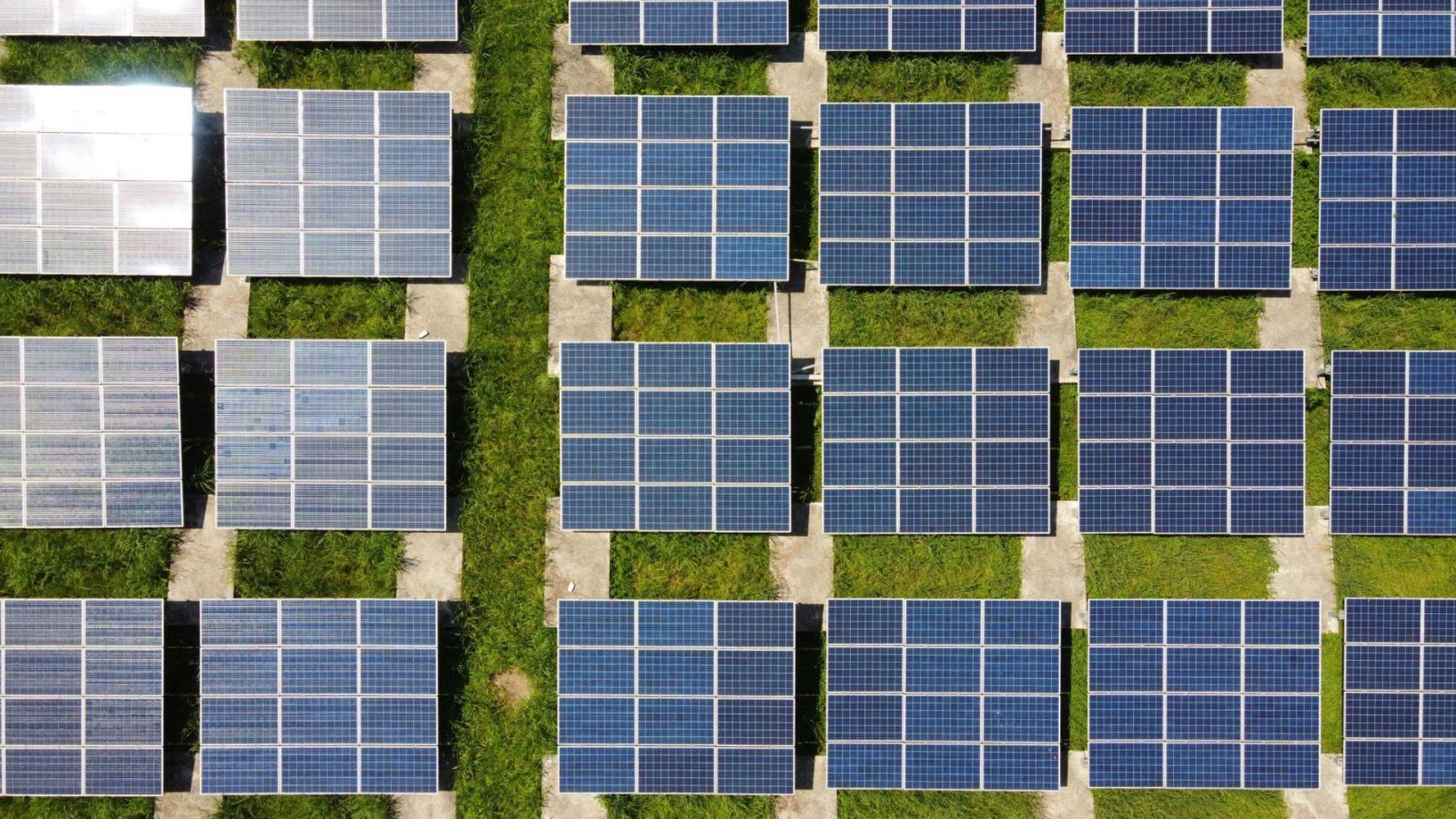 Procedurile de instalare a panourilor fotovoltaice, a pompelor de căldură și a sistemelor de stocare a energiei au fost simplificate