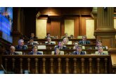 Парламент отклонил инициированный оппозицией вотум недоверия правительству.