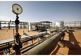 Страны из ОПЕК+ договорились увеличить добычу нефти
