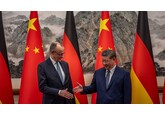 În timp ce Donald Trump se chinuie să blocheze economia Chinei, Germania se așază la masă cu chinezii să discute afaceri