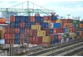 Стоимость контейнерных перевозок взлетела из-за кризиса в Красном море