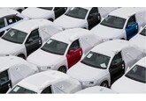 Industria auto cere din nou UE să revizuiască interdicția motoarelor cu combustie în 2035