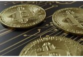 Стоимость биткоина впервые в истории превысила 100 тысяч долларов