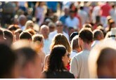 România a avut cel mai mare declin al populației UE din ultimii 20 de ani. Suntem și cel mai mare grup de cetățeni europeni care locuiesc în alte țări, spune Eurostat