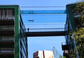 В Великобритании установили прозрачный бассейн между высотками