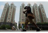 Undă de şoc în în lumea imobiliarelor: Gigantul dezvoltator imobiliar China Evergrande a depus cererea de insolvenţă în SUA. Compania a intrat în incapacitate de plată în 2021, cu datorii totale de 340 miliarde de dolari sau 2% din PIB-ul Chinei