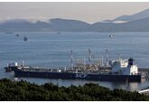 Смягчение санкций США против возможного нефтяного конкурента России оценили