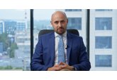 VIDEO // După ce a muncit opt ani peste hotare, s-a întors acasă și a lansat o afacere în domeniul finanțelor
