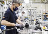 Criza globală de cipuri va dura până la jumătatea anului 2022, cel puţin. Producătorii rămân prinşi între revenirea pieţei auto şi boomul înregistrat pe laptopuri, televizoare sau console de jocuri