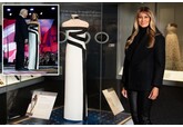 Melania Trump a donat Muzeului Naţional de Istorie Americană rochia purtată la balul prilejuit de învestirea soţului său, Donald Trump