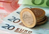 În Moldova, volumul achizițiilor de valută de la persoane fizice, în martie, se ridica la 293,9 milioane dolari, ceea ce reprezintă 7,5% mai mult decât luna precedentă.