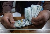 Аргентина начала распродавать доллары из-за проблем в экономике