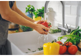 Metoda ideală de a spăla fructele și legumele, descoperită de cercetătorii de la Universitatea Cornell