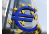Direcţia economiei mondiale este încă neclară. Care din rotiţele acesteia va ceda prima?