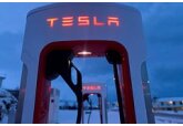 Акции Tesla рухнули из-за планов выпускать дешевый электромобиль