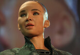 De la creatorii robotului Sophia: Cine este robotul Grace, un prototip de humanoid destinat pieţei de asistenţă medicală. A fost creat pentru a interacţiona cu vârstnicii şi cu cei izolaţi din cauza Covid-19