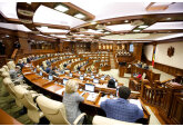 Parlamentul Republicii Moldova a adoptat în a doua lectură proiectele de lege privind noul program de împrumuturi externe de stat de la FMI pentru finanțarea bugetului de stat în sumă de 440 milioane de dolari.