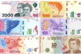Аргентина девальвирует свою валюту более чем на 50%