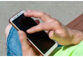 Эксперт рассказал об опасности зарядки телефона в общественных местах