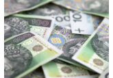 Când se vor întoarce din vacanţă, polonezii ar putea găsi dobânzi mai mici