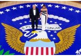 Платье Мелании Трамп на балу после инаугурации вызвало ажиотаж в сети