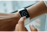 Apple изобрела часы со встроенной камерой