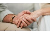Oamenii îmbătrânesc dramatic în două momente cheie ale vieţii lor. Ce se întâmplă atunci în organism