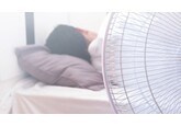 Cum poți răcori dormitorul rapid fără aer condiționat. Ai nevoie de două obiecte obișnuite din casă