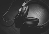 Японцы создали наушники, позволяющие измерять уровень алкоголя в организме