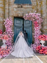 Dior și Chanel, în cursă pentru cea mai râvnită rochie de mireasă din industria modei. Ce a ales Taylor Swift