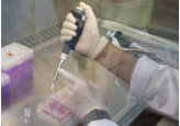Ce simptome are noua variantă Omicron. Iată ce spune medicul care a depistat primul pacient
