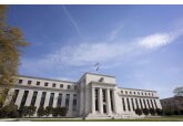 Федеральная резервная система США сохранила процентные ставки на 22-летнем максимуме