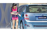 În industria maşinilor electrice, China este o forţă globală de neoprit. Deşi cer protecţie şi vorbesc de alianţe europene, chiar şi marii constructori auto ai Europei tot pe companiile chinezeşti se bazează