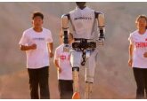 China a prezentat robotul cu teniși, cel mai rapid robot umanoid creat vreodată. Aleargă cu 13 km/h. Ce tehnică au folosit