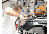 Constructorii auto europeni renunţă la speranţele de creştere şi cer ajutor