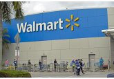 Mutare surprinzătoare pe piaţa de retail americană: Gigantul Walmart, poate cel mai mare angajator din SUA, majorează salariul angajaţilor cu 17%, între între 14 şi 19 dolari pe oră