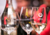 Более 70 производителей примут участие в весеннем выпуске Вернисажа вина, который пройдет 17 мая во Дворце республики.