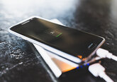 Samsung уберет зарядку из всех смартфонов