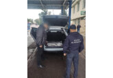 Circa 2000 de pachete de țigări, camuflate într-un autoturism (VIDEO)