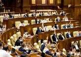 Parlamentul Moldovei a adoptat în primă lectură amendamente la Legea Procuraturii, care prevede introducerea unui mecanism de verificare a performanțelor procurorului general, precum și aplicarea sancțiunilor împotriva acestuia, inclusiv concedierea. 