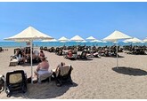 Врач развеял миф о плавании в море