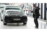 Elon Musk nu mai dorește ca Tesla să producă doar mașini electrice, iar asta pune presiuni tot mai mari pe companie