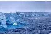 Крупнейший в мире айсберг продолжил разрушаться