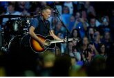 Este sănătos să mănânci doar o dată pe zi? Bruce Springsteen spune că da, dar ce zic medicii