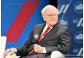 Bursă. 75% din portofoliul lui Warren Buffett sunt investite în doar cinci acţiuni: Apple, American Express, Bank of America, Coca-Cola şi Chevron