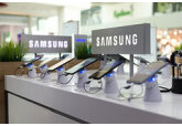 Samsung упростит смартфоны ради экономии