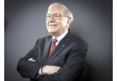 Berkshire Hathaway, imperiul de afaceri al lui Warren Buffett, atinge o capitalizare record de 700 mld. dolari şi se pregăteşte să devină următoarea companie din clubul trilionarilor pe fondul tranziţiei dinspre „growth” spre „value”