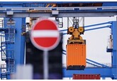 США обложили пошлинами десятки стран