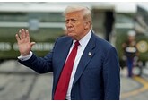 Рупия рекордно ослабла к доллару на фоне угроз Трампа